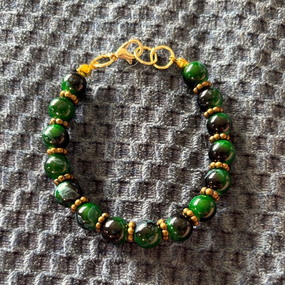 Elegant Green, Black and Gold Beaded Bracelet